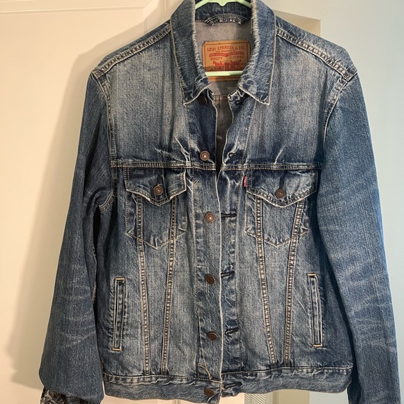 Levi’s Distressed Denim Jacket (M)